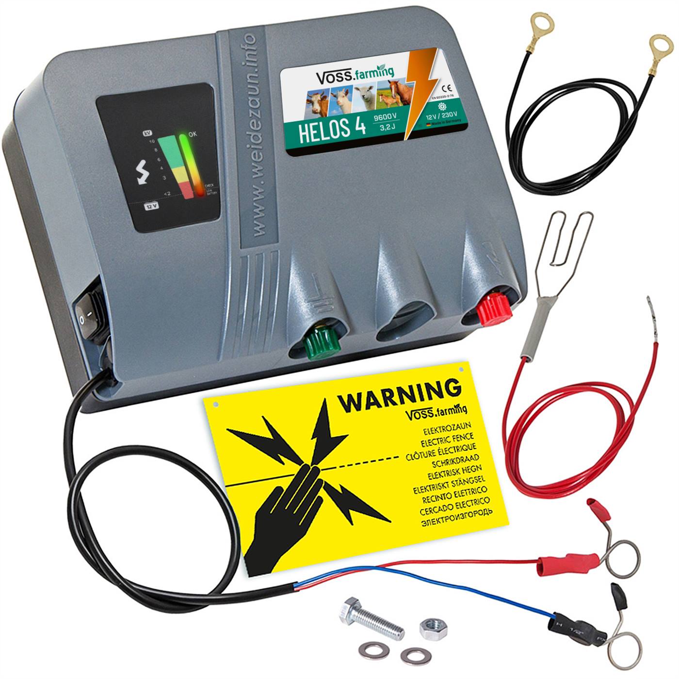 Gros plan sur l'interrupteur marche/arrêt de l'électrificateur "HELOS 4" de VOSS.farming, sur la prise pour l'adaptateur secteur, sur le côté du boîtier gris.