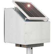 Kit solaire 12 W de VOSS.farming : boîtier antivol + électrificateur de clôture électrique de 12 V GreenEnergy + accessoires