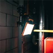 Projecteur de chantier à LED - Projecteur à batterie avec adaptateur, lampe de travail Multi Akku, 40W, 5500lm