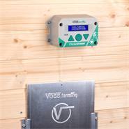 LOT VOSS.farming : Portier automatique de poulailler ChickenFriend avec trappe 300 x 400 mm et kit solaire