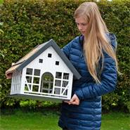 « Lindau » de VOSS.garden - grande maison pour oiseaux, style colombages, avec support
