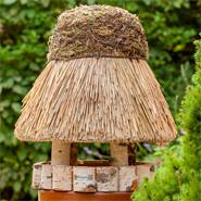 Maison pour oiseaux « Amrum » de VOSS.garden avec toit en chaume - mangeoire pour oiseaux ronde, Ø 50 cm, sans support