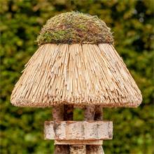 Maison pour oiseaux « Amrum » de VOSS.garden avec toit en chaume - rond, Ø 45 cm, sans support