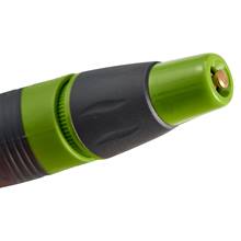 Kit d’arrosage de jardin 1/2" - 4 pièces avec buse réglable Gros plan sur le set de pulvérisateur de jardin 1/2" - un set de pulvérisateur de jardin 4 pièces en vert et noir avec buse en laiton réglable.